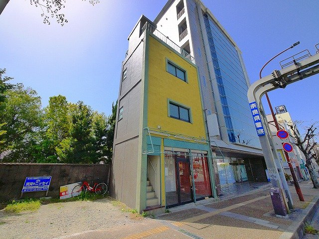 油阪ビルの外観