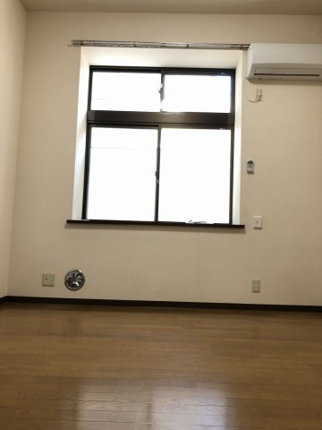 市川市南八幡３丁目のアパートの居間・リビング