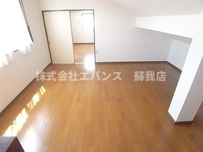 【寝室】 | BigアームズII | 広くて明るい寝室