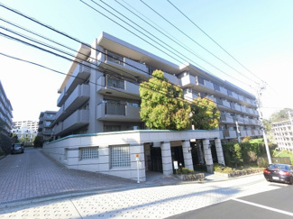 【外観】 | 総戸数１３５戸、平成４年１２月築、管理人は日勤勤務につき管理体制良好です♪