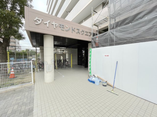 ダイヤモンドスクエア前原のエントランス