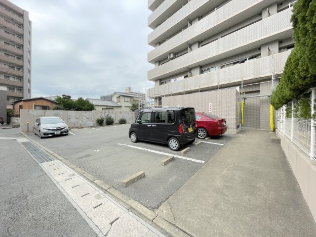 ダイヤモンドスクエア前原の駐車場