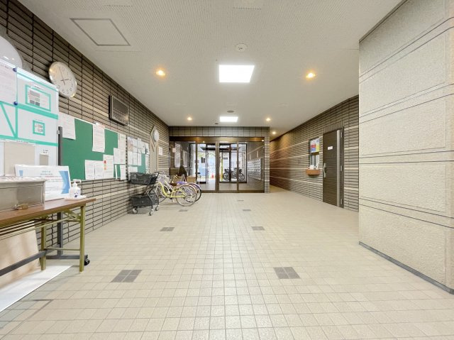 ダイヤモンドスクエア前原のエントランス