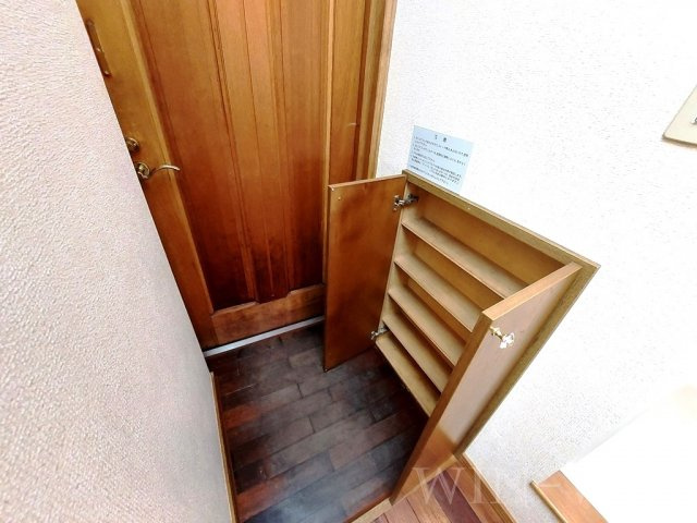 セザンヌ新栄 2の玄関