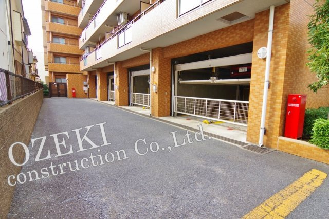 ダイアパレス越谷の駐車場