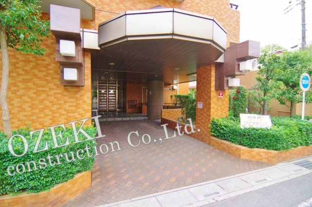 ダイアパレス越谷のエントランス