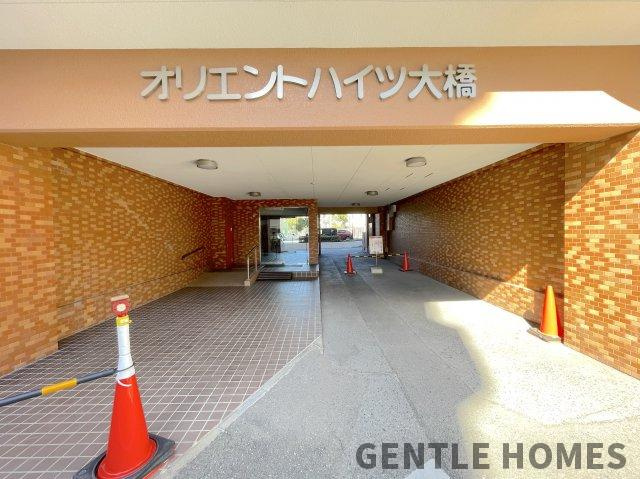 オリエントハイツ大橋のエントランス
