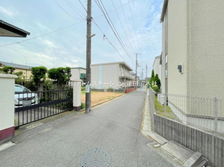 【前面道路含む現地写真】