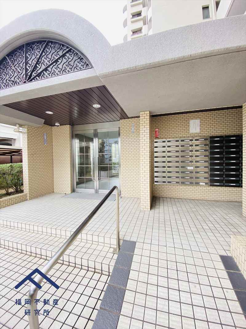 アンピール竹下のエントランス