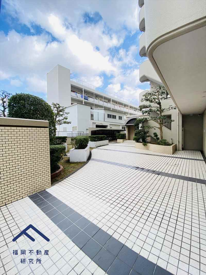アンピール竹下のエントランス