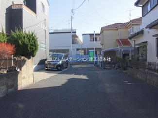 【前面道路含む現地写真】