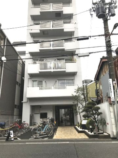 【外観】 | 外観もきれいで、共有部もきちんと管理されています。
実は奥に広がる大型マンションです。