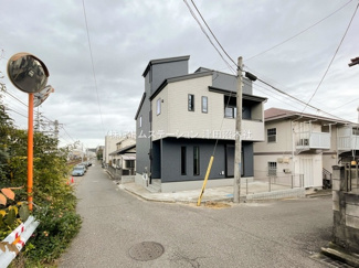 【前面道路含む現地写真】