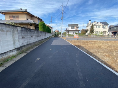 【前面道路含む現地写真】 | 太田市岩瀬川町　土地 | 前面道路：売主にて舗装工事済☆