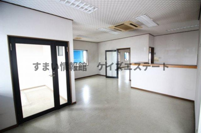 【その他】 | 太田市安良岡町　診療所併用中古戸建 | 約17帖の広々とした待合室☆