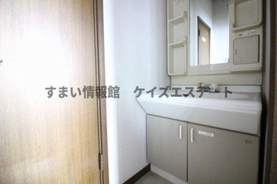 【独立洗面台】 | 太田市安良岡町　診療所併用中古戸建 | 待合室のトイレ前には洗面台付き☆