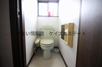 【トイレ】 | 太田市安良岡町　診療所併用中古戸建 | トイレ☆温水洗浄機能付☆寒い季節だけでなくあると嬉しい機能付☆