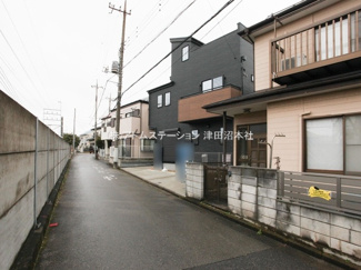 【前面道路含む現地写真】