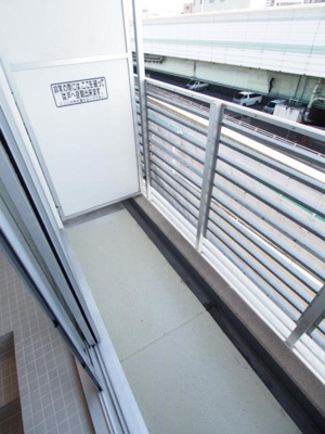 【バルコニー】 | U residence 弁天町 | 開放的で明るい空間を演出してくれるバルコニーです
