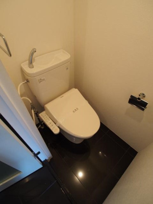 【トイレ】 | U residence 弁天町 | 落ち着いた色調のトイレです