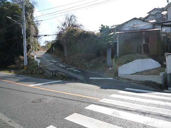 【前面道路含む現地写真】