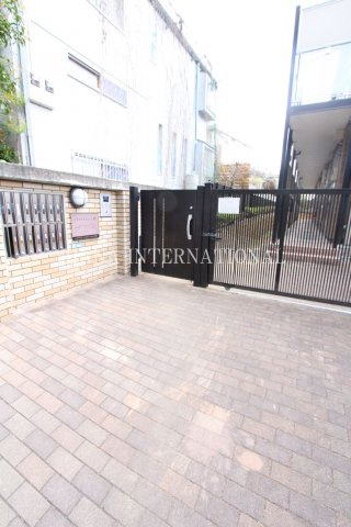 クレストヒルズ向原のエントランス