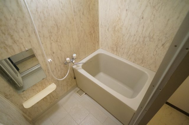 荻野MGレジデンス2の浴室