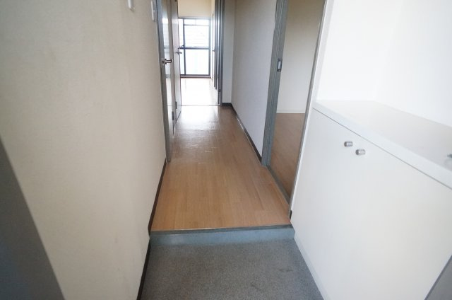 荻野MGレジデンス2の玄関