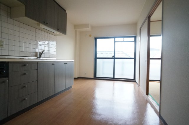 荻野MGレジデンス2の居間・リビング