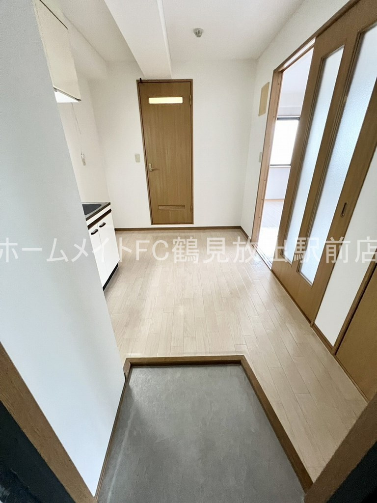 レジスコート今津中の玄関