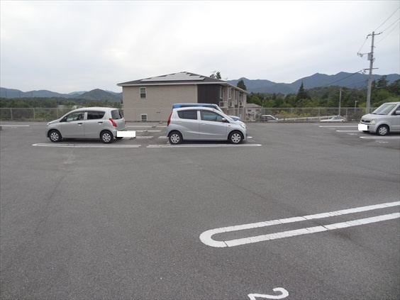 カーサ・ア・コルテ　Ⅰの駐車場