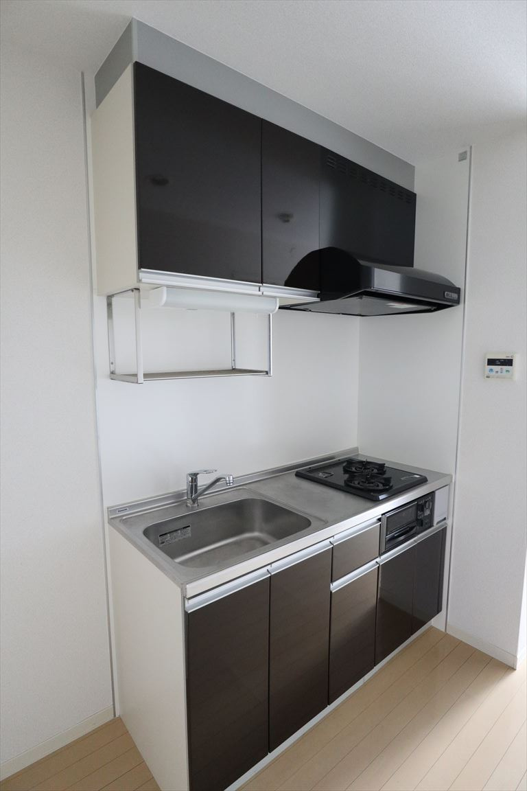 カーサ・ア・コルテ　Ⅰのキッチン|ガス2口コンロ付きシステムキッチンです。