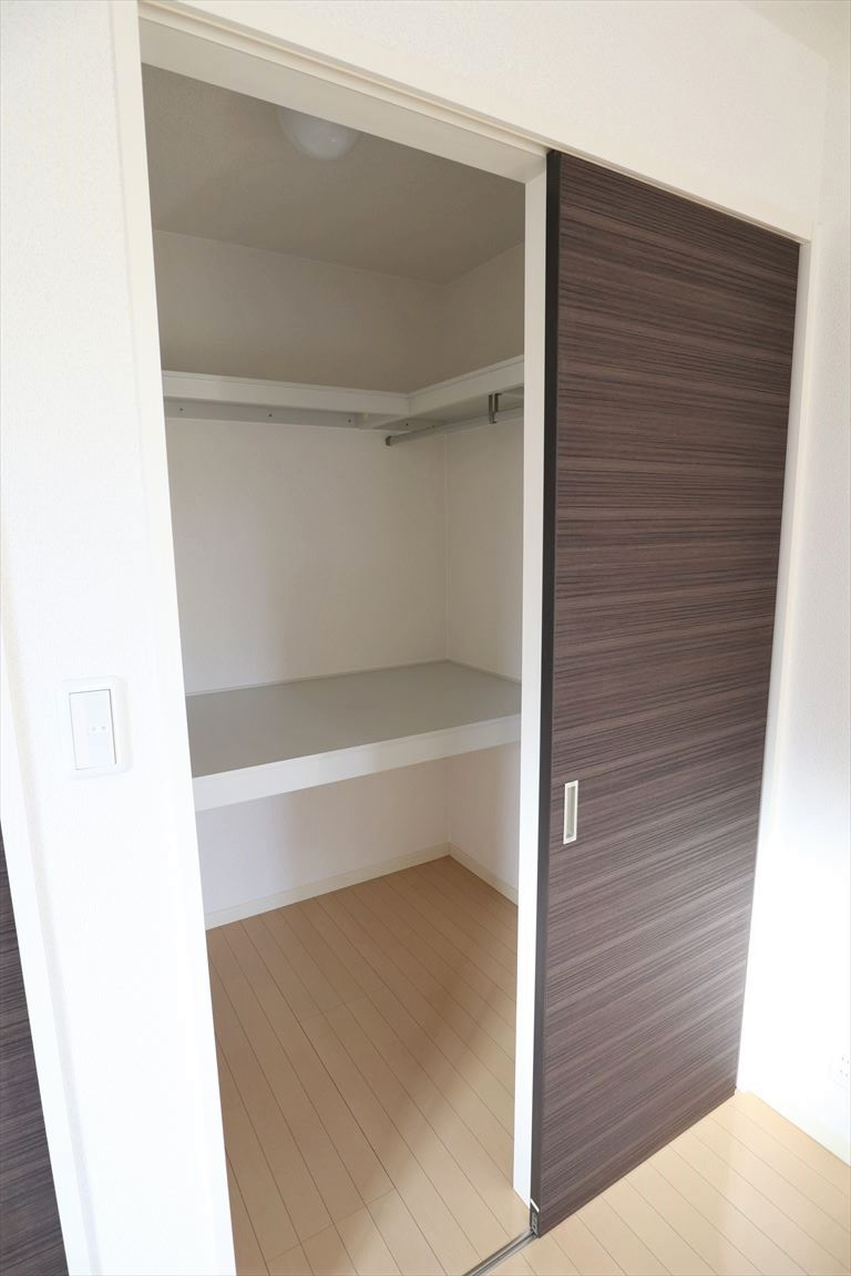 カーサ・ア・コルテ　Ⅰの収納|ウォークインクローゼットで収納力有