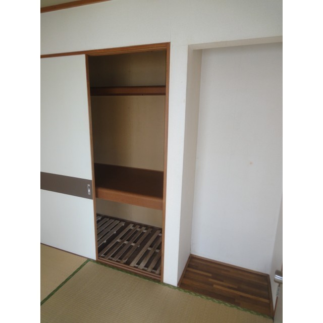 エステートピア葉山Bの収納|小物を収納するのに便利です