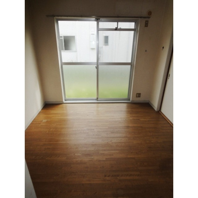 【内装】 | エステートピア葉山B | 明るい色調の室内です