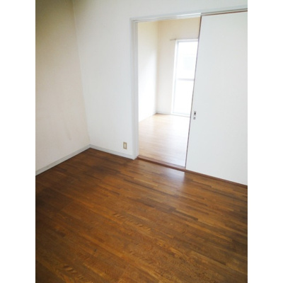 【内装】 | エステートピア葉山B | 明るい色調の室内です