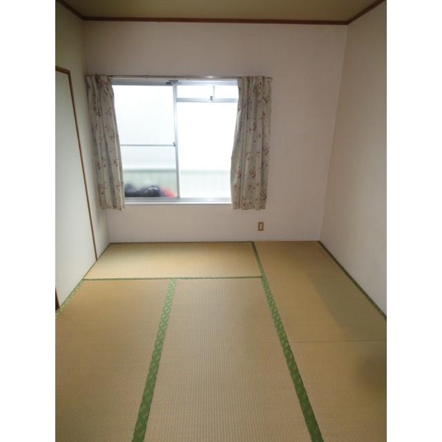 エステートピア葉山Bの和室|柔らかい畳が心地よい和室