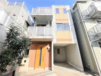 【外観】 | 南野2丁目中古一戸建て | 駐車1台可能！ビルトインガレージとなっております。