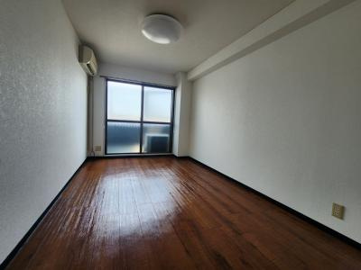 アークハイツ嵯峨嵐山の居間・リビング|洋室