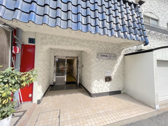 秀和舞鶴レジデンスのエントランス