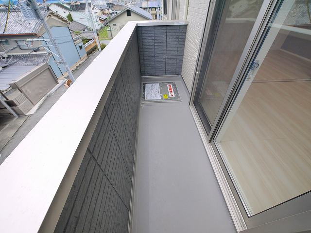 グローリーのバルコニー|暖かな日差しのふりそそぐバルコニー