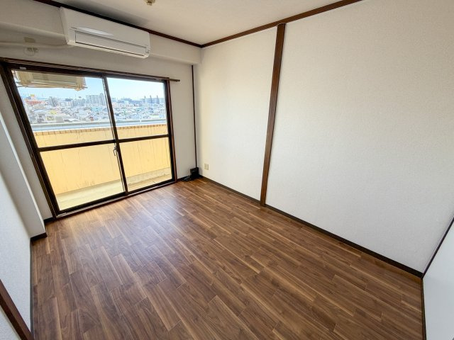 ハイグレード泉尾の洋室