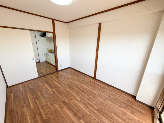 ハイグレード泉尾の洋室