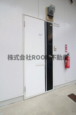 あいらんど花繰の玄関|収納もある玄関です