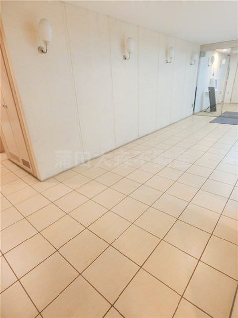 クレッセント西蒲田のエントランス