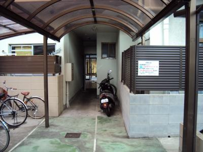 ニューシャトー東山のエントランス