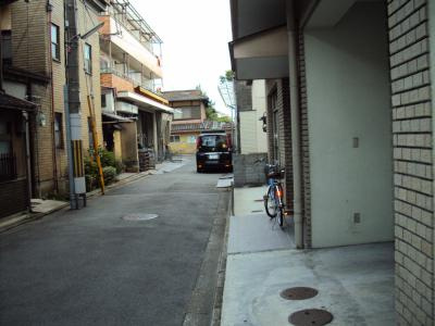 ニューシャトー東山の周辺|前面道路