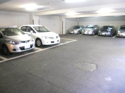 ロイヤル室町の駐車場|駐車場