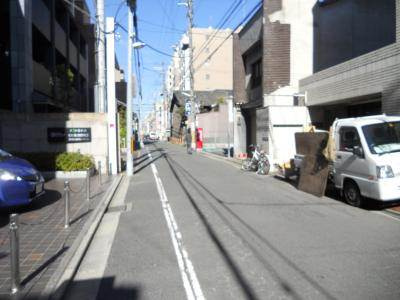 ロイヤル室町の周辺|前面道路