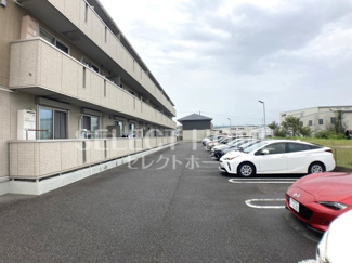 【駐車場】 | 駐車場があるので、車を買う予定の方も安心です